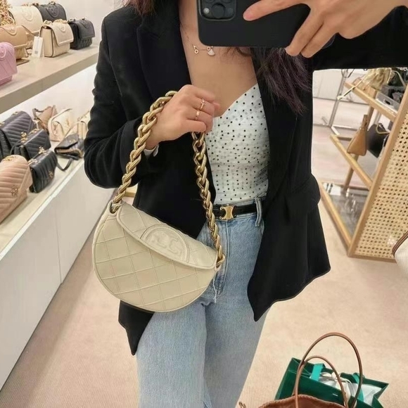 Tory Burch Fleming Half Moon Cream Quilted Shoulder Bag - Picture 7 of 9